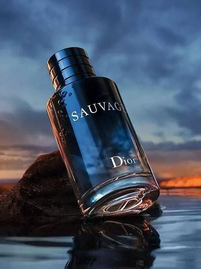 💙عطر سافاج الأسطوري💙
SAUVAGE😎
عطر الفخامة والرجولة 💪
البرفيَوم الأكثر مبيعآ وآثاره بالعالم 🏅
عطر سوفاج اطلقته ديور وتميز بكونه اكثر العطور الرجاليه اثاره 
عطر سوفاج هو العطر الرجالي الأشهر من بين العطور الرجالية حول العالم فإنه يتمتع بتركيز عطر يلفت إنتباه العديد من الرجال و يعجب النساء ايضاً لأنه افضل عطر ديور رجالي قامت بتقديمه هذا الماركة الرائعة لإنتاج العطور الجذابة.
وهوه ثوره في عالم العطور فهو تركيبه جريئه وقويه تمنح انتعاش والثقه للرجل وهو عطر كلاسيكيه الخالده َرمز للذوق الرفيع ♥️
حكايه من حكايات الجمال والأداء الخرافي وتناغم النوتات العطريه من افخم العطور 
رائحه تخطف الأنظار 
#الاصلي المنشأ فرنسا 🇫🇷


**إذا كنت صاحب هذا الإعلان وتريد حذفه لأي سبب، رجاءا أرسل رسالة إلى الدعم الفني**