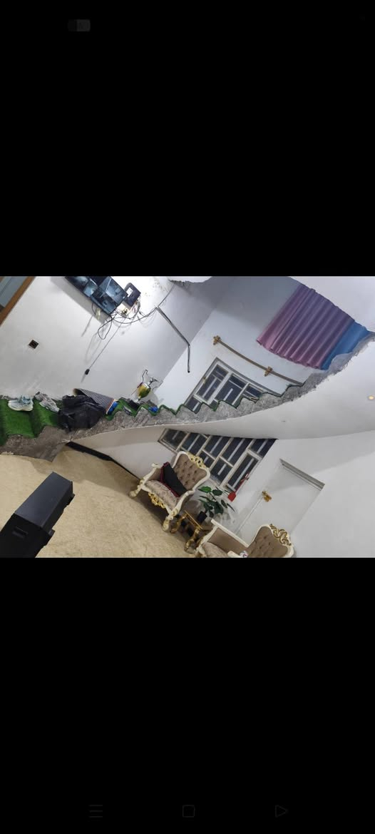 بيت زراعي للبيع مساحته 120 متر 
غرفه وصاله ومطبخ واستقبال وصحيات وكراج سياره  البيت على شارع تبليط 
في حي الرسول السعر 110  وبي مجال
***********
***********
