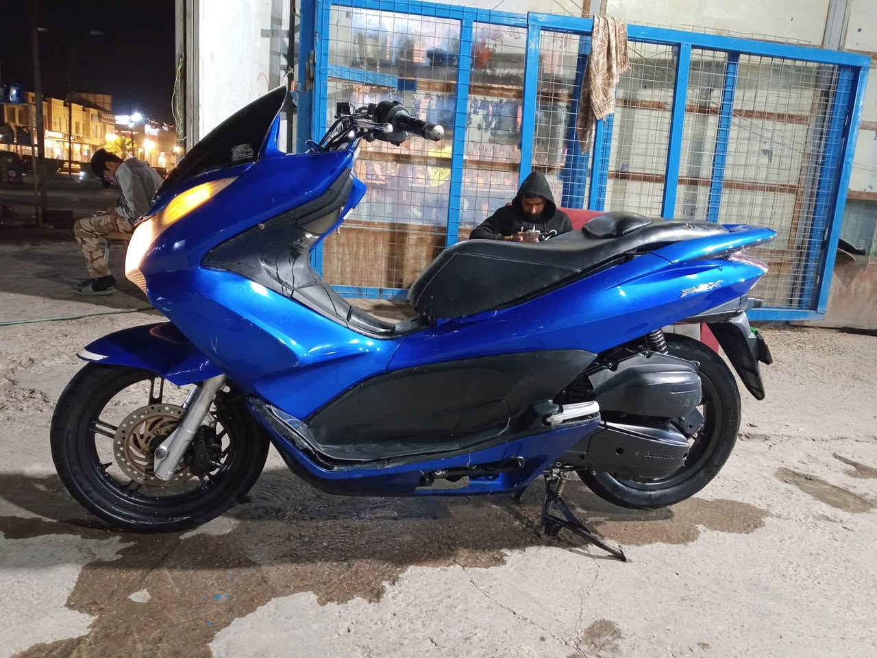 الجيل الاول ياباني محرك فول نعومه
كفرات الاماميه شوي يرادله تطبيك الامامي بس محرك ناعم شحن عبالك والله 
دراجه حلوه مرتبه مكانه ابو دشير 
السعر مليون و100 بيه مجال بسيط 
نواقصه بسيطه دراجه 
***********
