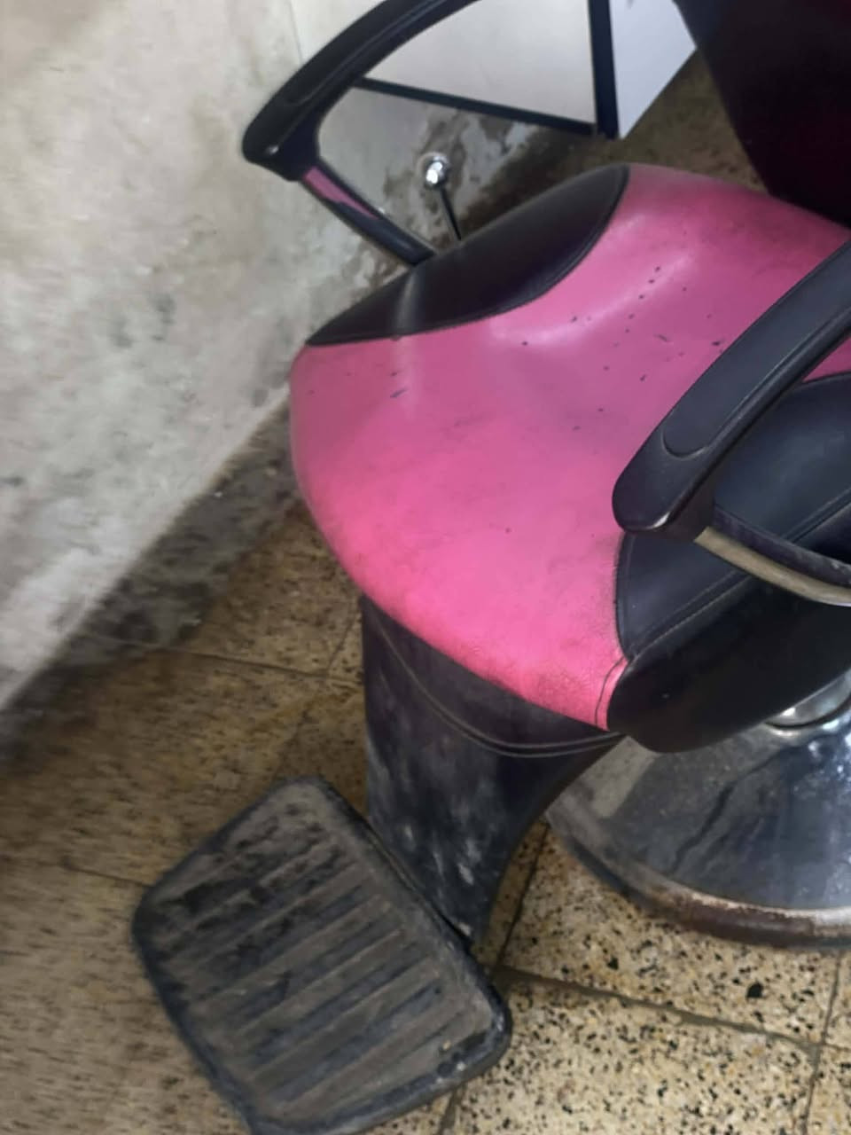 للبيع  بس يرادلو تبديل صينيه جوه فالته. سعرؤ 50وبي مجال مكاني حي دوره مستشفى بل ايمن


**إذا كنت صاحب هذا الإعلان وتريد حذفه لأي سبب، رجاءا أرسل رسالة إلى الدعم الفني**