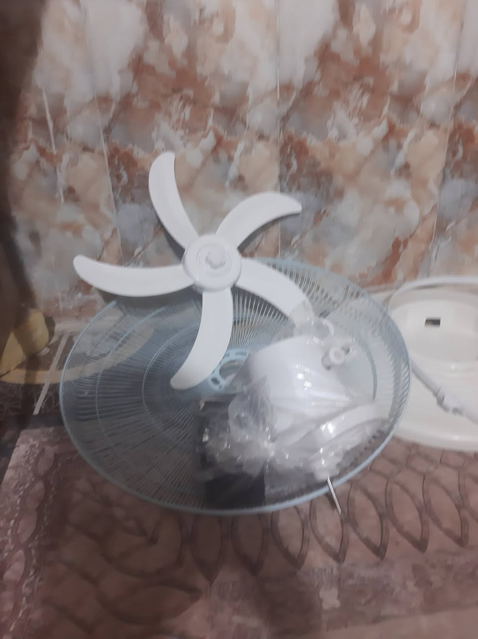سلام عليكم مروحه شحن جديده قبل اسبوع مشتريه سعره 75 وبيه مجال رقم واتس*********** او خاص
