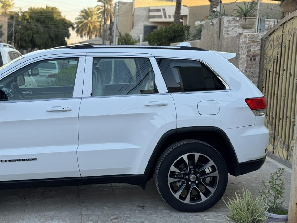 السلام عليكم 
جيب خليجي  
فول مواصفات لاريدو وكالة هارلم
موديل 2018 
فتحة سقف سلايد
تشغيل عن بعد
شفتات ستيرن
كراسي جلد لونين بيجي واسود
كراسي الامامية كهرباء
تبريد منفصل قطعتين
زراك لايت
لايتات زنون
مكينه 6 سلندر 3600 
حساس امامي خلفي
توقف ذاتي خلفي
شاشة وكامرة دوارة خلفية
اشارة بالمراية
اوتو ستوب
لد نهاري
ويل حجم 20 وتخم تاير جديد
السيارة كلش حلوة وجاهزة مابيها نقص 
مكاني بغداد 

السعر 265 ورقة مجال بسيط 

***********
