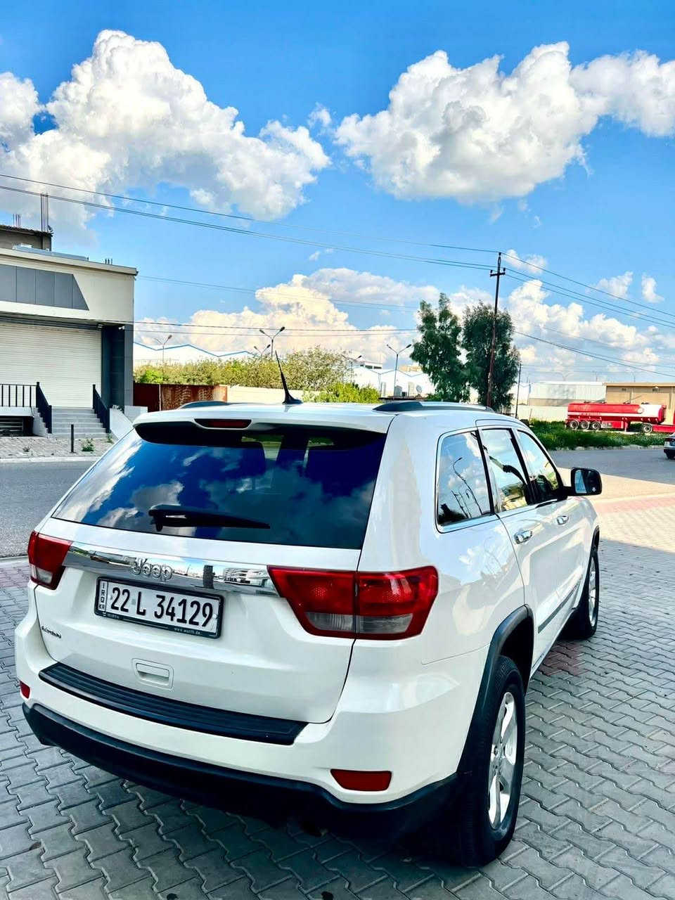 جیب لاریدۆ٢٠١١
فول مواسەفات
بەس سڵاید نیە 
لایت زینۆن
رەنگی سپیە 
بەسمەو شغال
دوو بەسمەی لەگەلدایە
سەیارەکە تا بڵێی هەیکەلی پاک و جوانە 
گێر و مەکینە بەشەرت 
دوو بست ساردی پیوەیە 
دەعامی بۆ دەعامی بەشەرت 
هەموو گیانی بیلادە 
کۆبۆن بەنزینی هەیە
سەنەوی تا ٢٠٢٧ تازەیە 
شەرت تحویل و غرامە
سعری ١٦٥ معامەلەیە کەم
ژم: ***********
*********** كركوك, العراق
