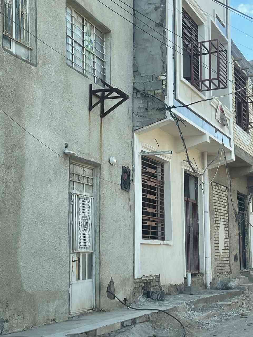 بناية تجارية للبيع المساحة 100 ✅
حي البساتين قرب القناة 
وجهين وجه على شارع تجاري 
وجهة الثاني على فرع خلفي 
واردها 600 الف شهريا 👍
تحتوي على شقة كبيرة ومحل كبير 
السعر 98 مليون ✅


**إذا كنت صاحب هذا الإعلان وتريد حذفه لأي سبب، رجاءا أرسل رسالة إلى الدعم الفني**