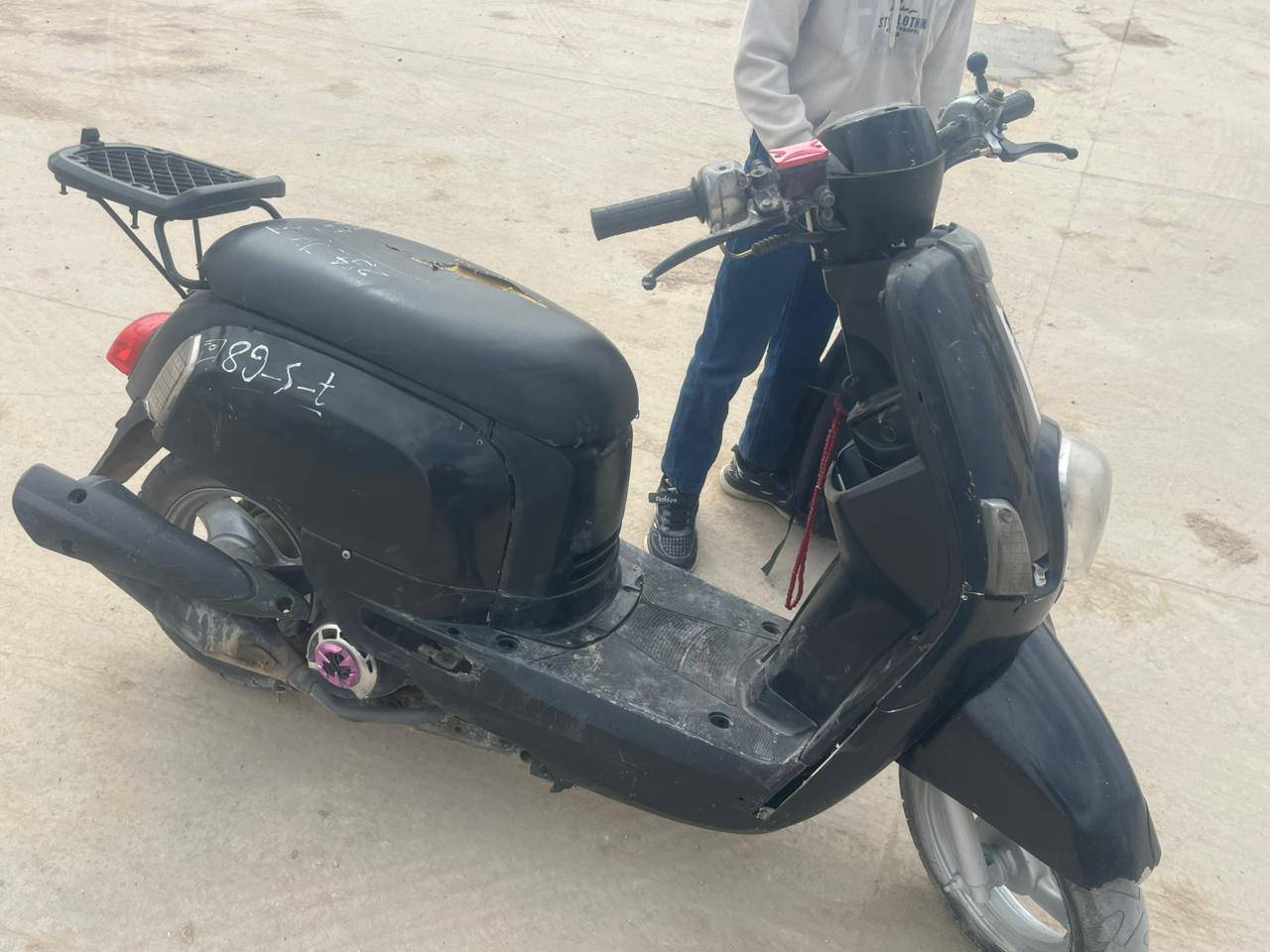 السلام عليكم دراجه للبيع سلف كهربائيات لايت امامي عوزه وكتف اشارة وقبق هندر ابيع كوم حديد تحمل وتروح هيه شغاله ابيع كوم حديد اكفل سرقه  فقط مكاني ديوانيه *********** واتساب بي مازنجر مفتوح
