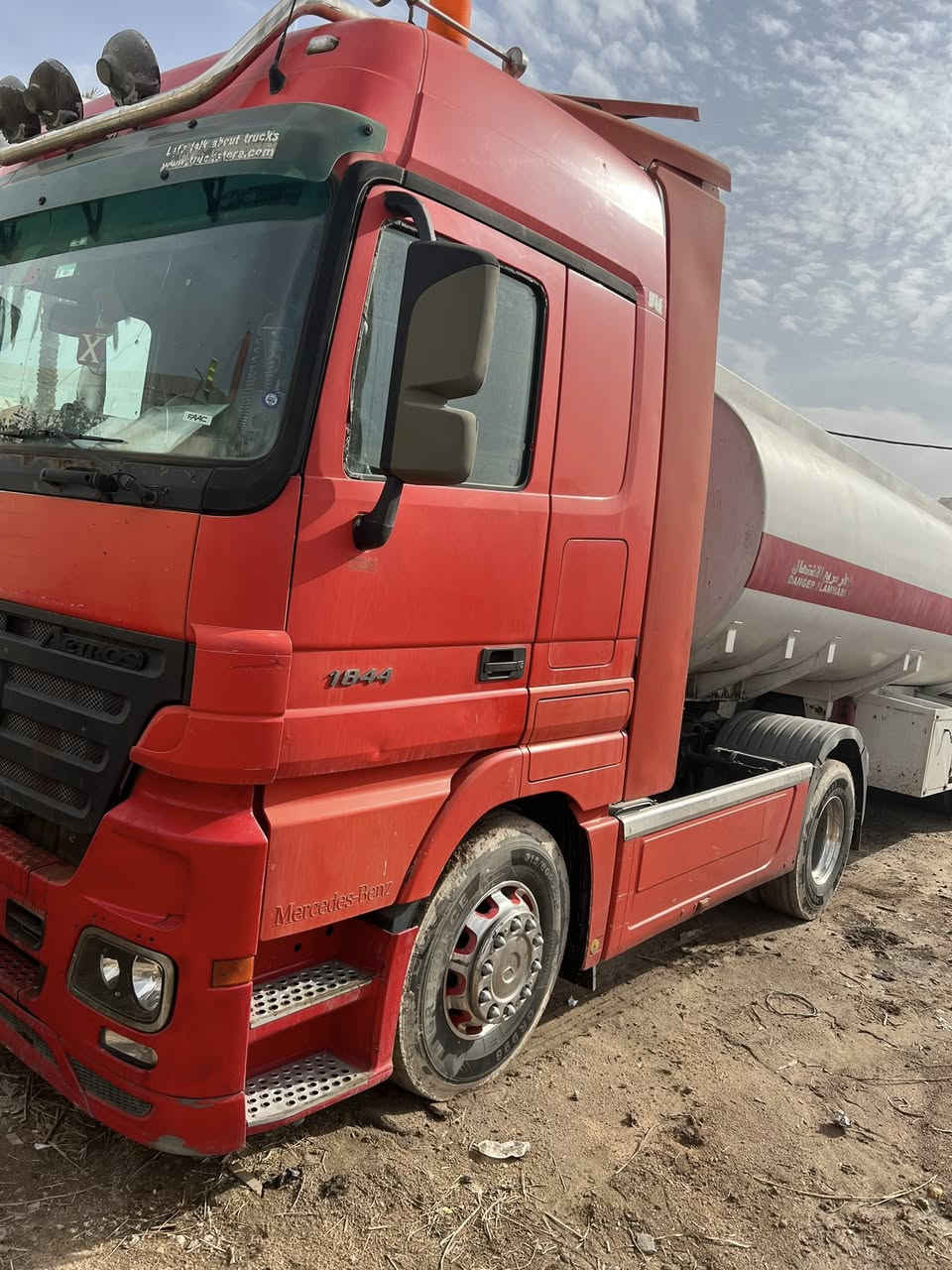 كتروز 2004 مكفوله عام بدون رقم ادوات مكانه البصره السعر 210 الهاتف***********
