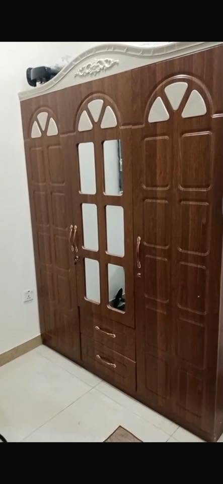 غرفة نوم  
تركي كنتور ثلاث ابواب 
سرير نفرين حديد اصلي 
ميز تواليت 
دوشك طبي اصلي 
طبلة 
طابورية ميز تواليت  السعر 700 قابل للتفواض 
رقم ***********

العنوان بغداد المنصور الداوودي
