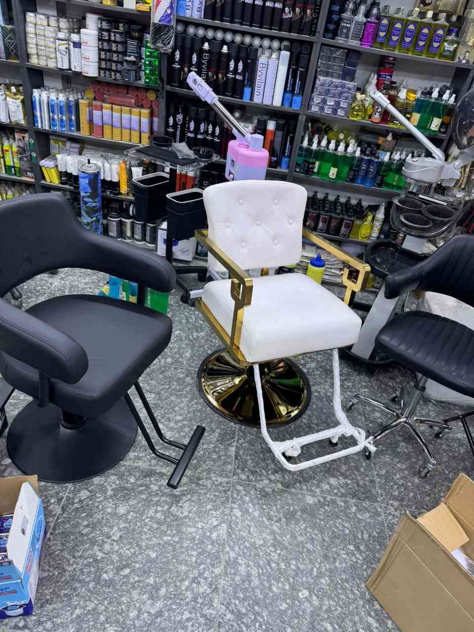 كراسي حلاقة موديلات والوان مختلفه 
@إشارة


**إذا كنت صاحب هذا الإعلان وتريد حذفه لأي سبب، رجاءا أرسل رسالة إلى الدعم الفني**