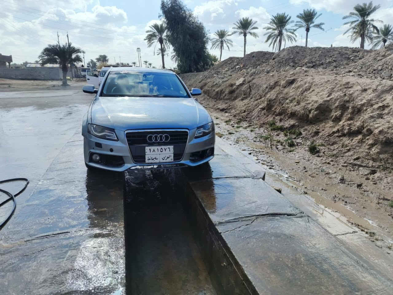 أودي A4
للمراوس وية مارسدس دب 
موديل2011 محرك 1800Tتيوربو ضررهة جاملغ يمنة/السيارة طافية ماتشتغل فجأة كامت ماتشتغل دگ سلف وما تشتغل بعدهة طفة الدشبول بالكامل وهذه وضعية السيارة حالياً رقم سليمانية سنوية منتهية بسم صاحبي عربي يريد تحويل شيطلع عليهة السيارة من غرامات وغيرها علية/مكان السيارة ابوغريب للاستفسار 
***********
***********
