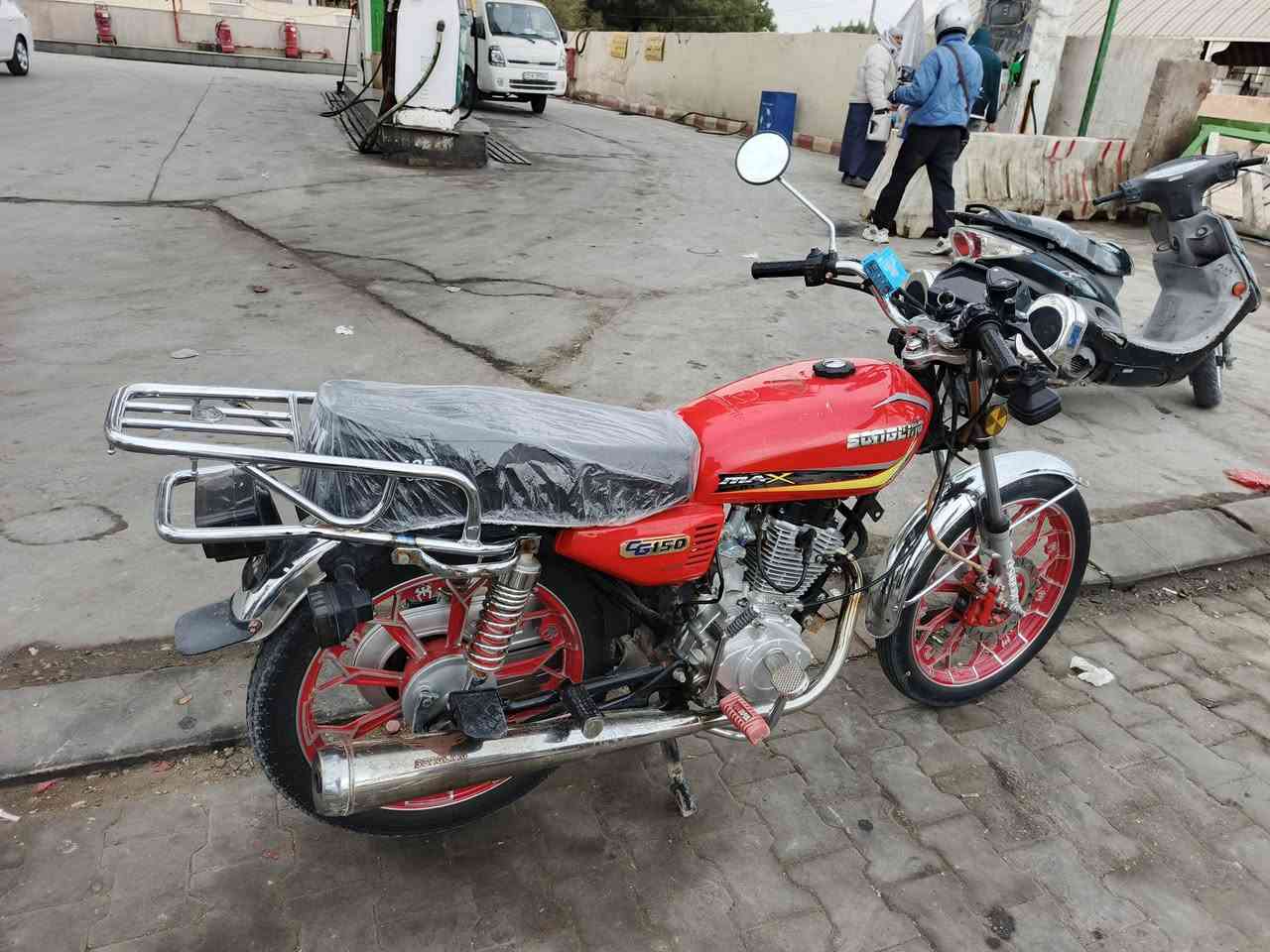 سلام عليكم سيفان البيع السعر 750  رقم الهاتف ***********شاصي 18 وغراض 24 وراق اصولي مداور من العارضي بسمي وبيه خيط بخار كلش بسيط  العنوان النجف حي نداء عامود 22
