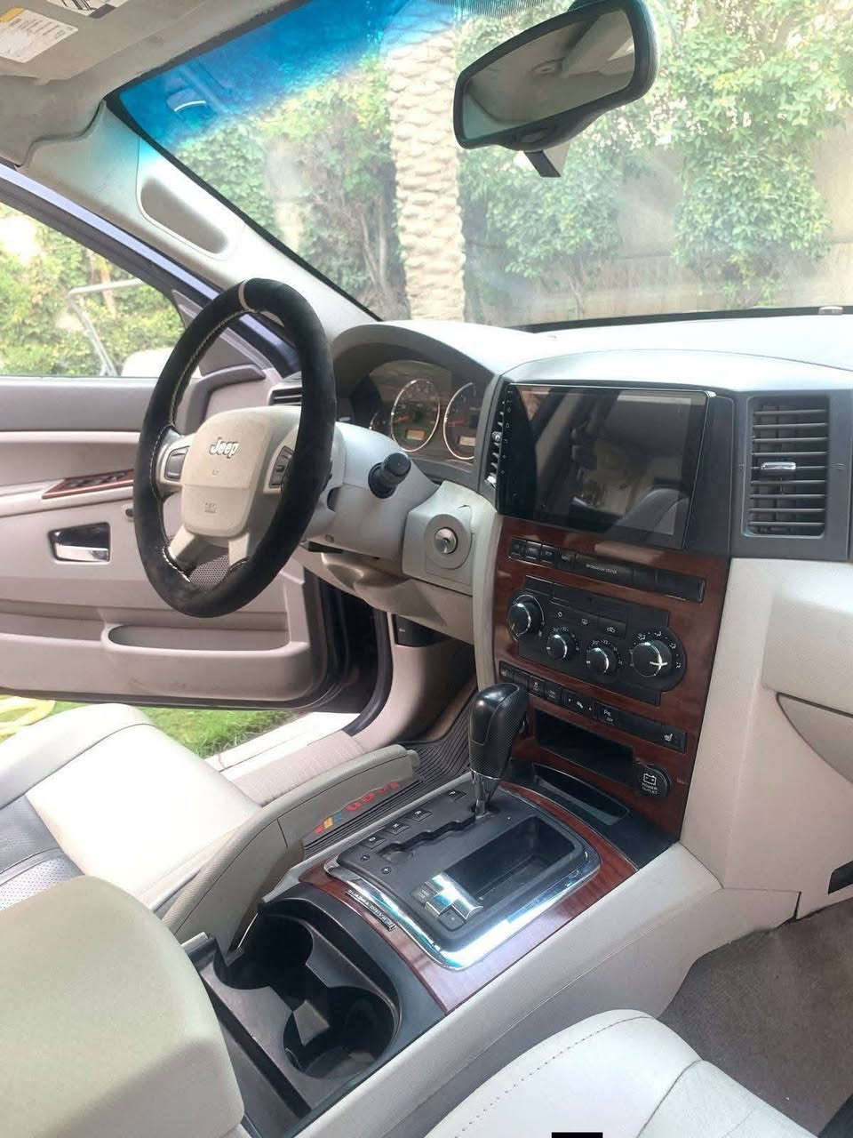 صلاح الدين تكريت
جيب لاريدو 2007 محرك هيمي 8سلندر 5700 فول مواصفات فتحه سقف كشنات جلد كهرباء تدفئه بلكشنات شاشه كامره تحكم ستيرن فور ويل شغال تبريد ثلج قطعتين ويل 20 srt مكينه كير صدر اكسل مكفول بيها جاملغ خلفي يسار وامامي يسار ايرباك مال برده فقط طاك الباب الامامي اليمين صار بي شخط جوه التريشه ونصبغ على كد الشخط رقم بغداد مشروع وطني هزه جديده تحويل ثاني يوم السعر 110 وبي مجال لشراي 
***********
