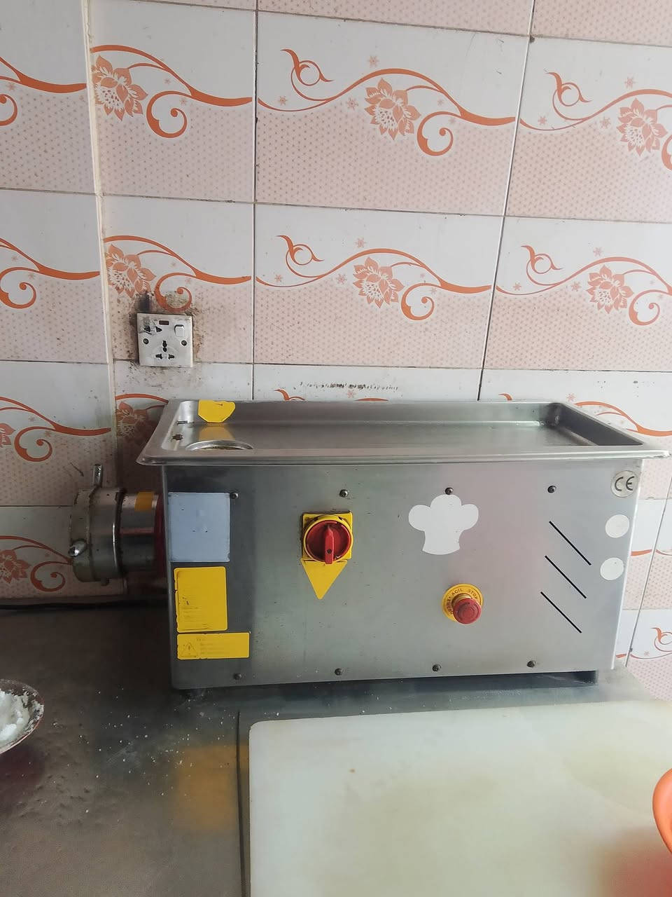 السلام عليكم عندي مثرامه مال لحم حجم32 بحاله جيده مستعمله قليل كلش نظيفه صناعيه سلس ستيل  وهاذا رقمي *********** بغداد مدينة الشعب
