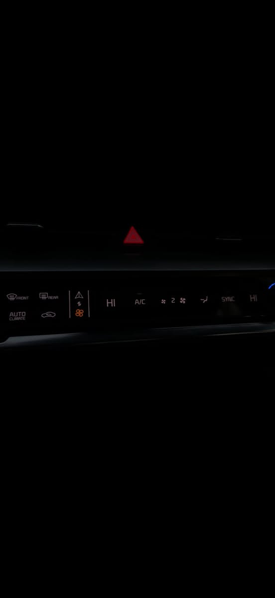 السلام عليكم ..Kia Sportage
موديل ..2023..
فئه ال. L
وارد امريكي 🇺🇸..
الممشى .. 95.000
رقم بغداد .
مكينه . 2500
المواصفات .فول عدا البنوراما ..
كشنات تدفئه ..
كشنات جلد ..
رادار .. 
سياقه ذاتيه..
شحان لاسلكي..
شاحن تايبسي عدد ٣
اتضمه الصوت والتبريد شاشه بيانو بلاك..
تشغلين عن بعد ..
حساسات خلفيه اماميه..
كامرا خلفيه..
شاشه متصل .. تدعم الكار بلي 
مع تغير ثيمات عداد السرعه ..
اوتو هولد ..
‏Auto Start/Stop)
نضام نزول المرتفعات 
للاستفسار عن حادث السياره او السعر 
هاتف..***********
عنوان السياره بغداد حي العدل ..
