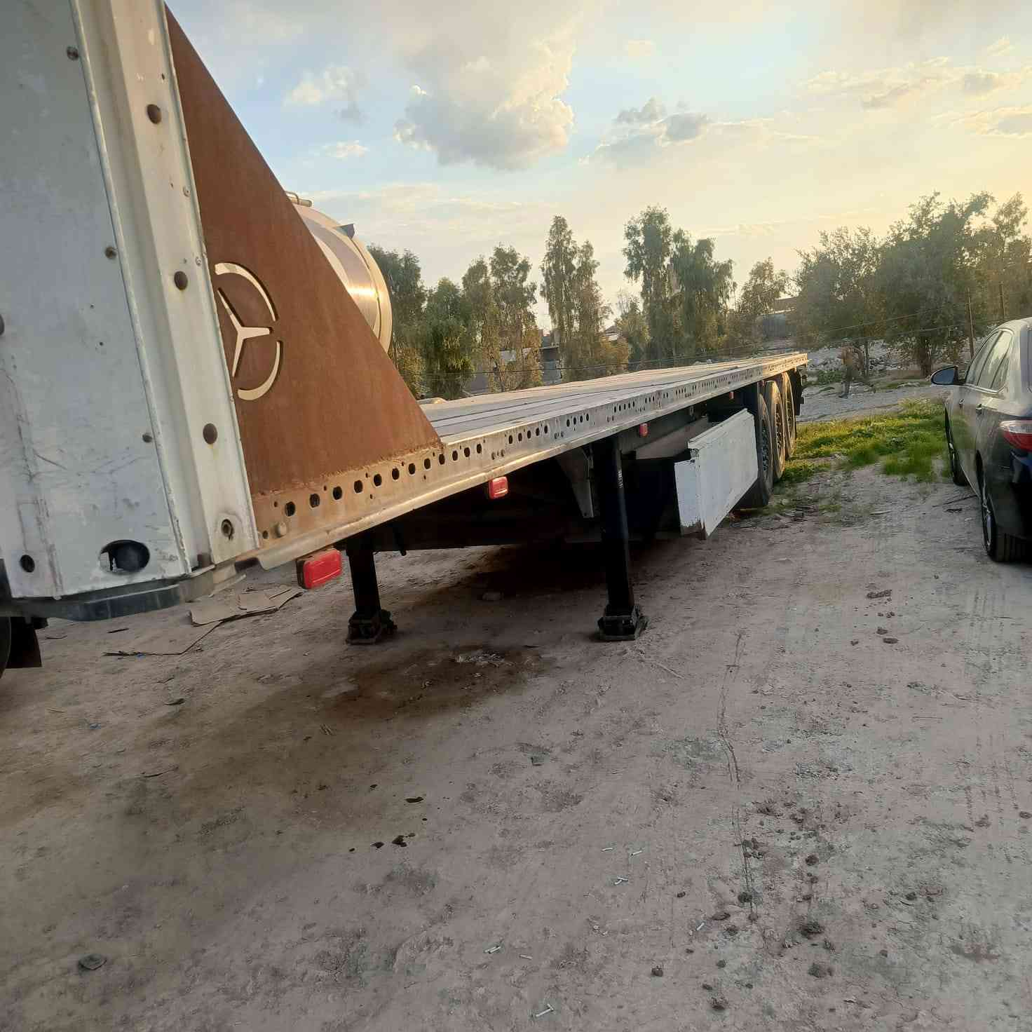 سلام عليكم 
 عربانة  شمتز 
منفيس كاملة 
اثنين دناكير  تعليگ 
كهربائيات 
 تخم تاير كلها كاملة 
گبل للشغل 
 السعر ب. ٨٠. وبيها مجال 
المكان  بغداد قضاء المدائن  
رقم صاحب العربانة 
  اي استفسار اتصل 
***********
