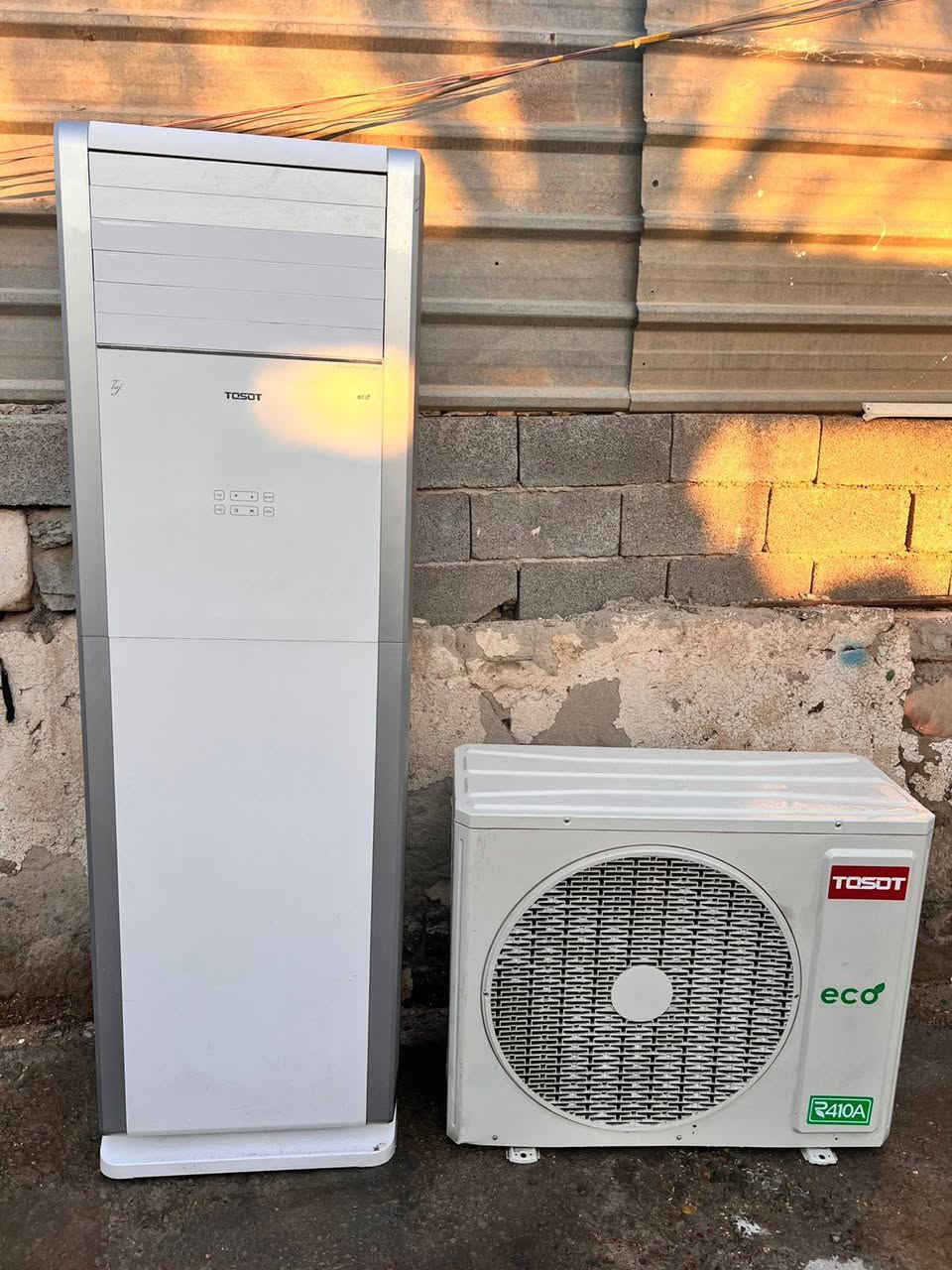 السلام عليكم عندي سبلت 3 طن توسوت اصدار 23 جديد مستعمل موسم واحد سعر مليون و200 وبي مجال كامل هو ملحقات مكان مدينه الصدر***********
