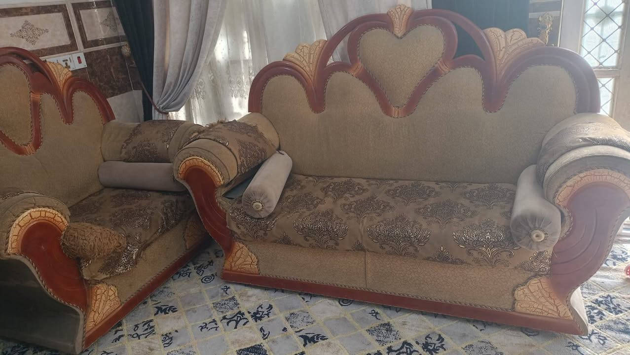 السلام عليكم ورحمة الله
تخم قنفات تزكام عشرين مقعد ابو
التاج شغل درجه اولى
كربلاء طويريج
***********
السعر 450 ألف وبيها مجال قليل حك الجيه
