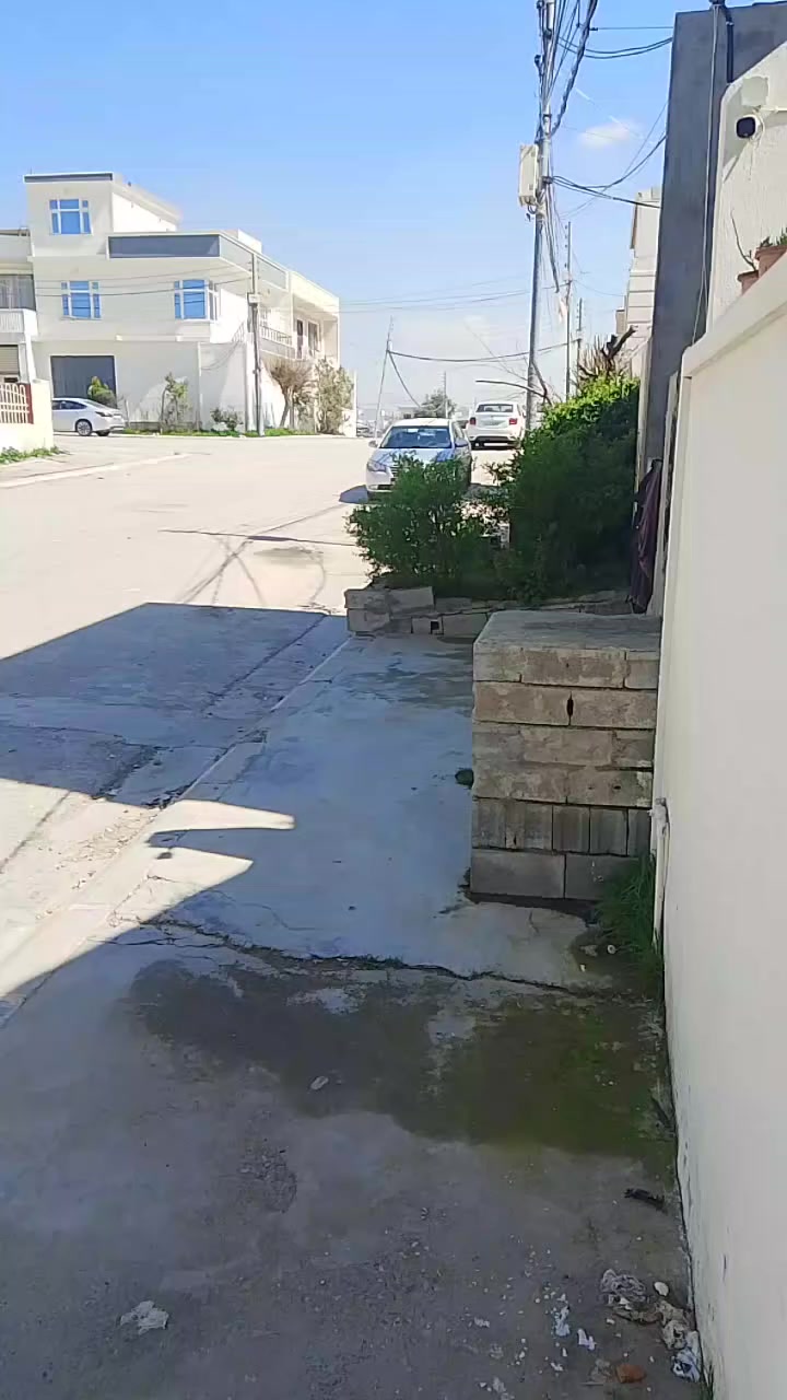 عندي بيت الايجار   في سليمانية منطقة رابرين يم امانج
  طابق ارضي طابق واحد
١٠٠متر
غرف نوم ٢
هول
صاله متبخ 
صحيات هولل 
كبيره

وتساب ***********
تیلفون ***********
