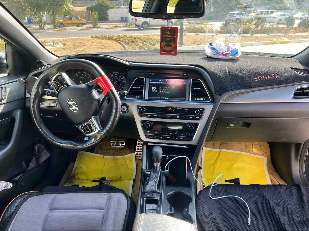 سوناتا 2015 سـبورت فول 1/1 وارد امريكي
صور  الحادث مرفق مع المنشور 
رقم بغداد 
فتحة سقف بانوراما 
ماشيه:73 الف ميل 
تحديد مسار
اتو هولد 
مثبت سرعه
سايد بريك دكمه
بصمة تشغيل
بصمة ابواب
بصمة جنطة فتح تلقائي 
شاشة كبيرة كار بلي
كامرة خلفية 
كشنات جلد اسود
كشنات كهربائية
كشنات خزن ميموري 
 كشنات امامية تبريد تدفئة
كشنات خلفي تدفئة 
بردات خلفيه بالابواب
رادار جانبي بالمري
اشاره ليد جوانب
انارة ترحيب عند الاقتراب
محرك 2000 تيربو GDi 
تحكم استيرن
شفتات استيرن
ثلاث انظمة قيادة
نظام ايكو ( اقتصاد بانزين )
نظام سبورت ( وضع رياضي )
نظام نورمل ( عادي )
مانع انزلاق
سستم صوت انفنتي
 تاير نظيفات
وباقي المواصفات معروفه 
مكان السيارة بغداد حي الجهاد   
بحاجه الى  وبوليش ودوشمه بغداد, العراق


**إذا كنت صاحب هذا الإعلان وتريد حذفه لأي سبب، رجاءا أرسل رسالة إلى الدعم الفني**