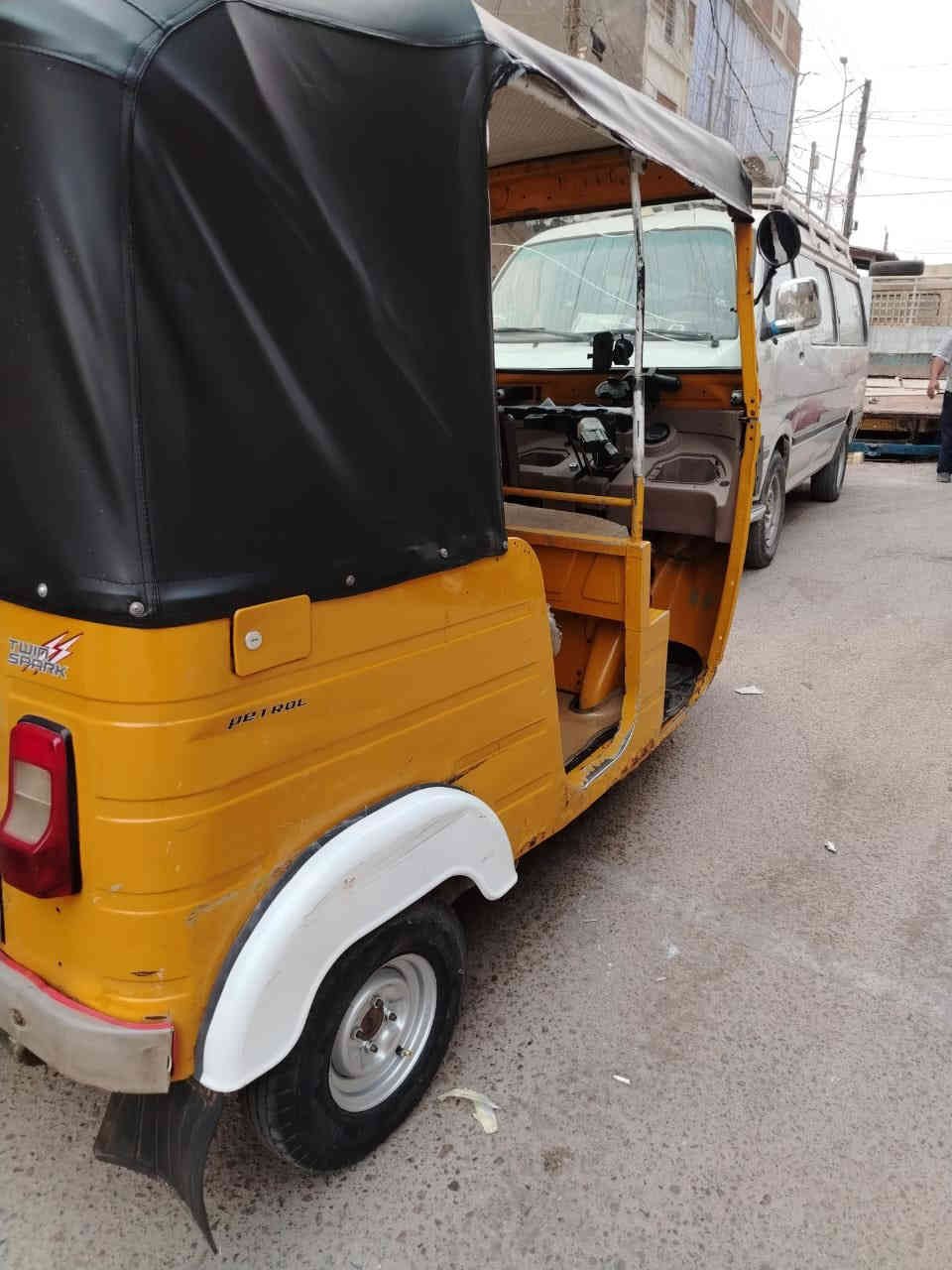 تكتك موديل  20 
السعر 5500 
أوراق كامل 
مابيها رقم 
الشراي يجي يفحص كدام عينة 
البياع شارع 20 
***********
