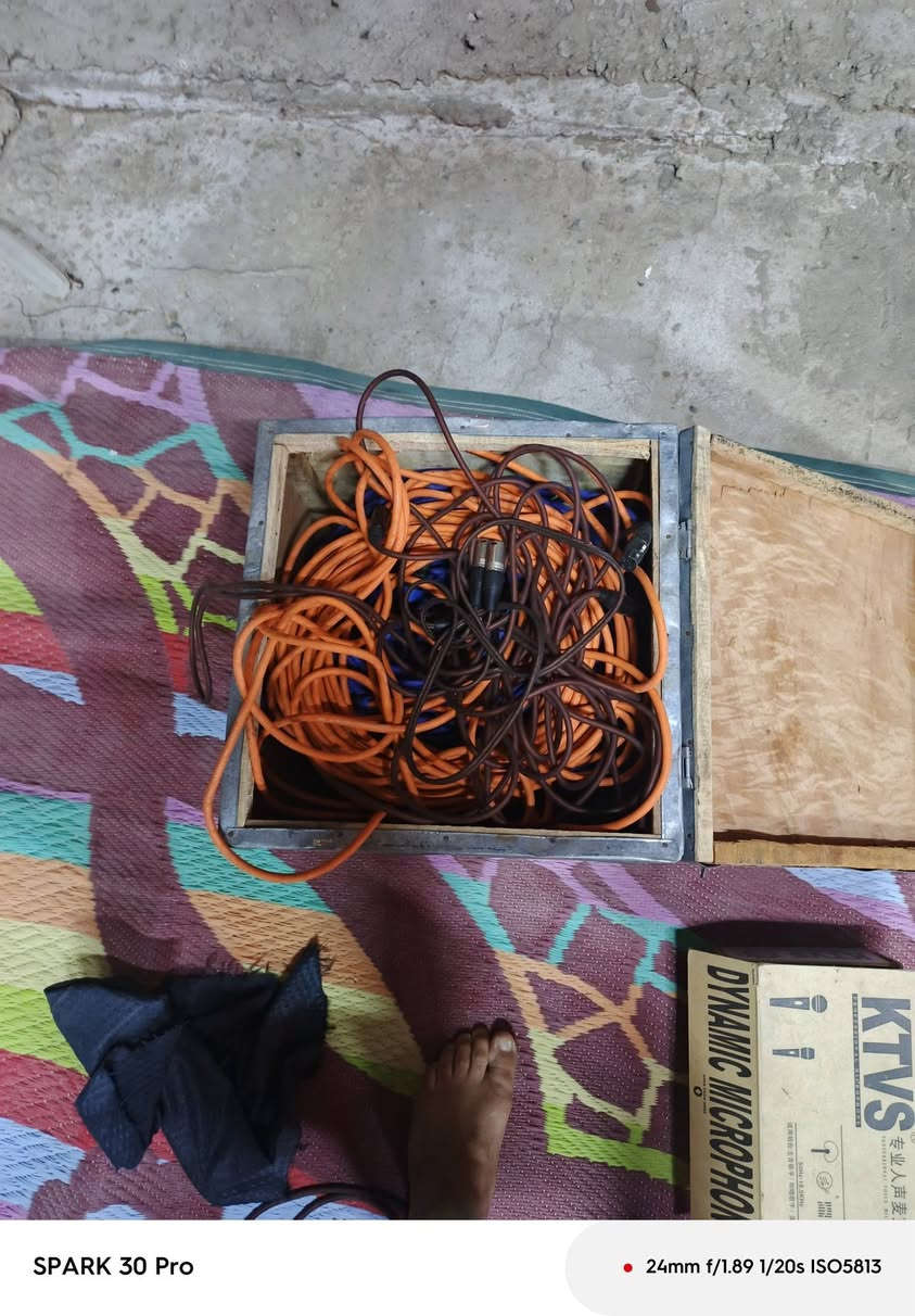 السلام عليكم جهاز للبيع 7سماعات وهذا الجهاز كدام عينكم نضيف مال موكب مالتنه مايطلع ايجار والاستفسار ع هذا الرقم *********** وبي واتساب مكاني بلعبيدي
