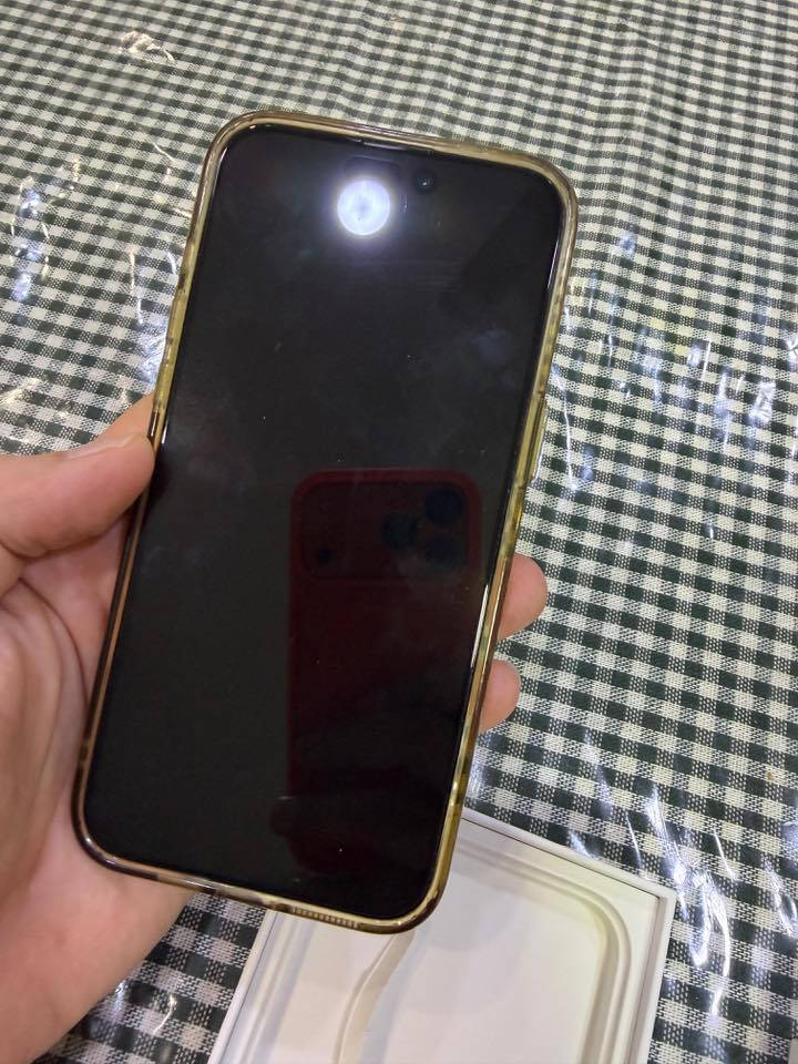السلام عليكم
i phone 📱 15 pro max 

مستخدم نظيف جدا مكفول من الفتح والتبديل والشخط

 لون ازرق

البطارية 90% 

 ضمان ماستر شرق اوسط  ( شريحة فعلية) 

الملحقات : 

باكيت

كفر ماك سيف اصلي 

كفر حمايه كامره

السعر //// مليون و 50 الف 

بغداد / الدوره 

***********
