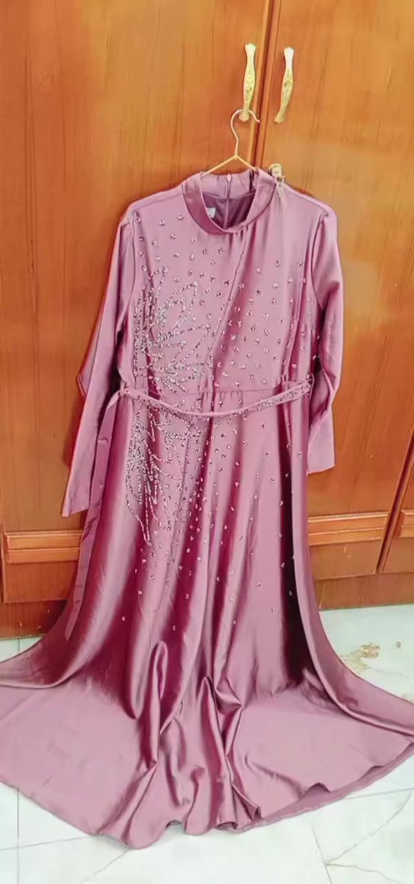 فستان للبيع ملبوس مرتين ماخذته ب60 أريده 35 قياس 46 يلبس من وزن 70 حد80 مكاني ناصرية  ***********
