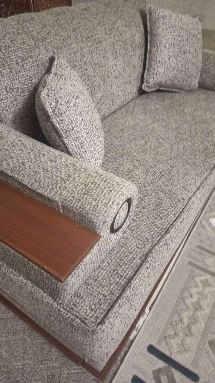 تخم قنفات 7مقاعدنضيف كلش 6كوشات صار 3اشهر مستخدم مكان بغداد زيونة ***********
