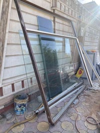 زجاج ١٠ ملم • ٤ قطع مستخدم • مقاسات:٢.٢٥×٢،٢×٠.٦،٢.٢٥×٠.٦