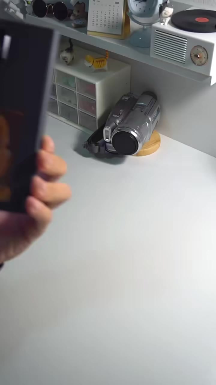 السلام عليكم
كفر اس 24 الترا الذكي لون رصاصي اصلي وقوي تكدر تخلي عليه اي صورة عليه تعجبك من برنامج وياه بعد  2 كفرات اصليات سعرهن كلهن 20 الف قفل مكاني عواشة رقمي ***********
