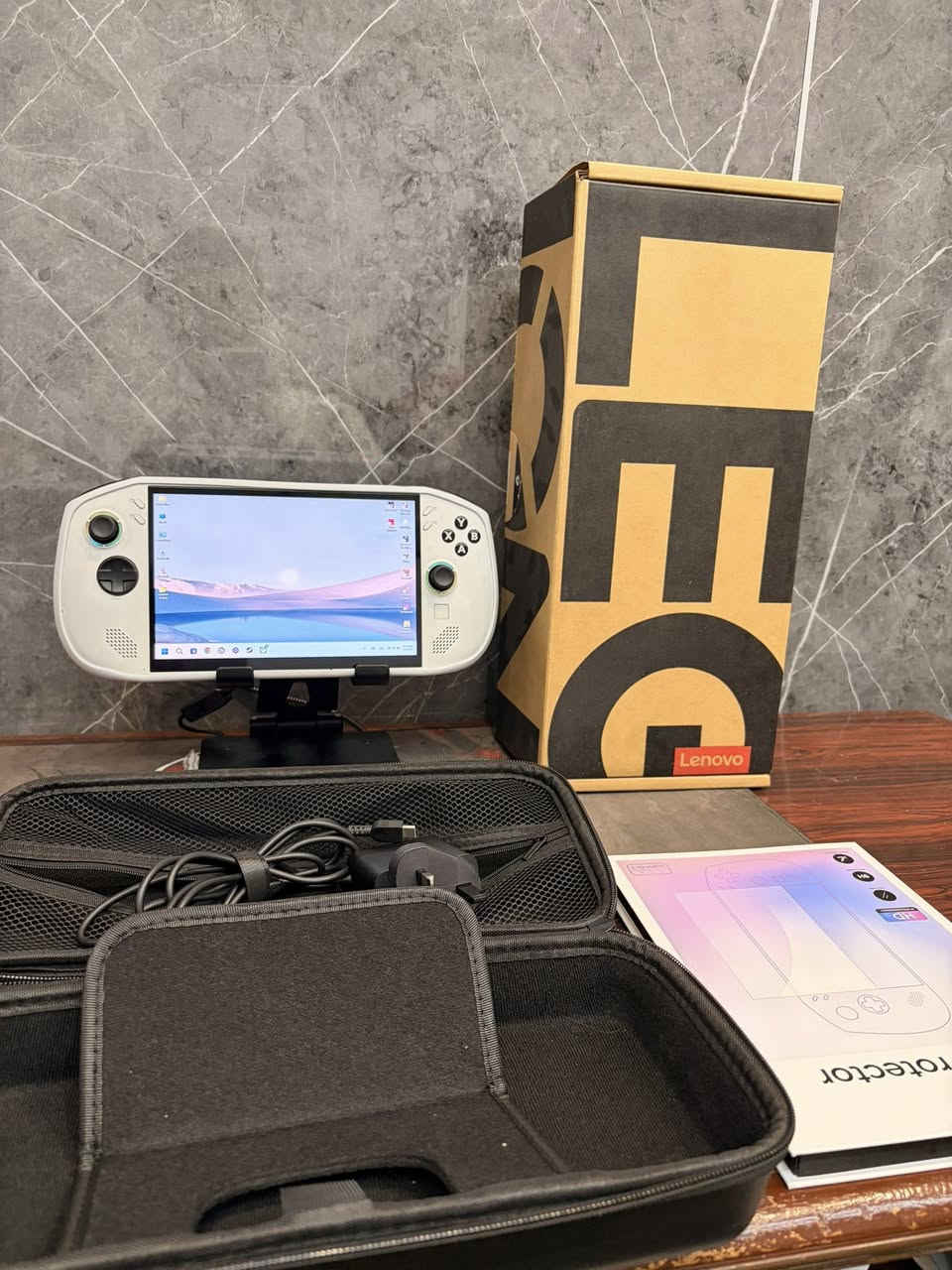 سلام عليكم
legion go s 
نظافة 100% مواصفاتة معروفة 
ملحقاته كفر بي ستاند + قاعدة دوك ستيشن بيه مراوح منافذ display + hdmi + usb + usb c + جنطة للجهاز + لاصق شاشة واحد بالجهاز وواحد احتياط 
(نظام الجهاز وندوز ) 
السعر المطلوب 750 الف 
مكاني بغداد الكرخ 
***********
