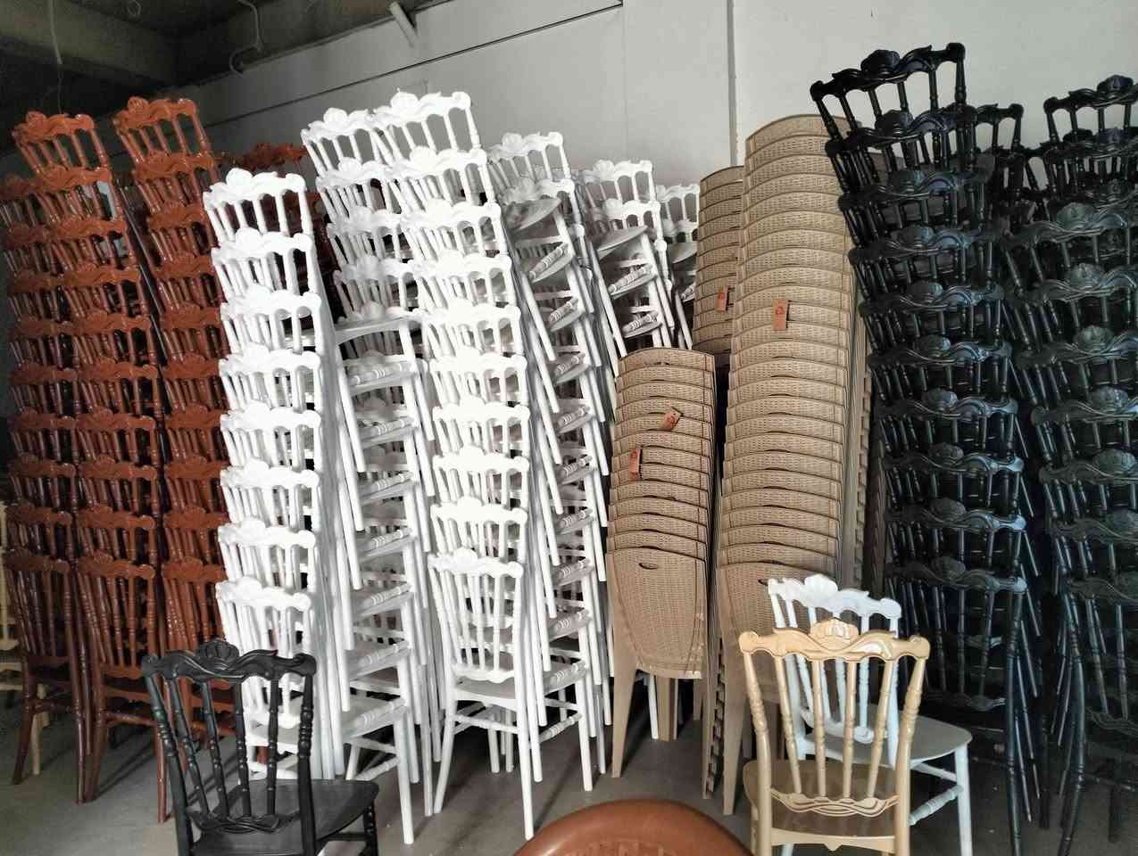 السلام عليكم ميوزه للبيع جدد بالكراتين بعدهن مامستخدمات جام 10 ملم ضد الكسر قياس 60 /60 70'x70 اومترx70 العدد 100 طاوله  للاستفسار ***********
