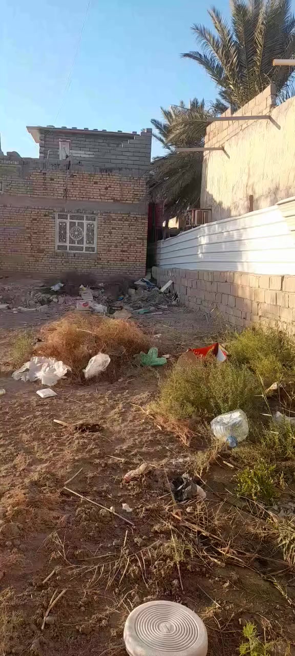 ارض للبيع الهوير الصغير مدفونه ومحدوله كامله شارعهه مقرنص عرضه سبع امتار كل الخدمات بيهه  مساحه الارض ٣٥٠ متر زراعي للاستفسار اتصل ***********
