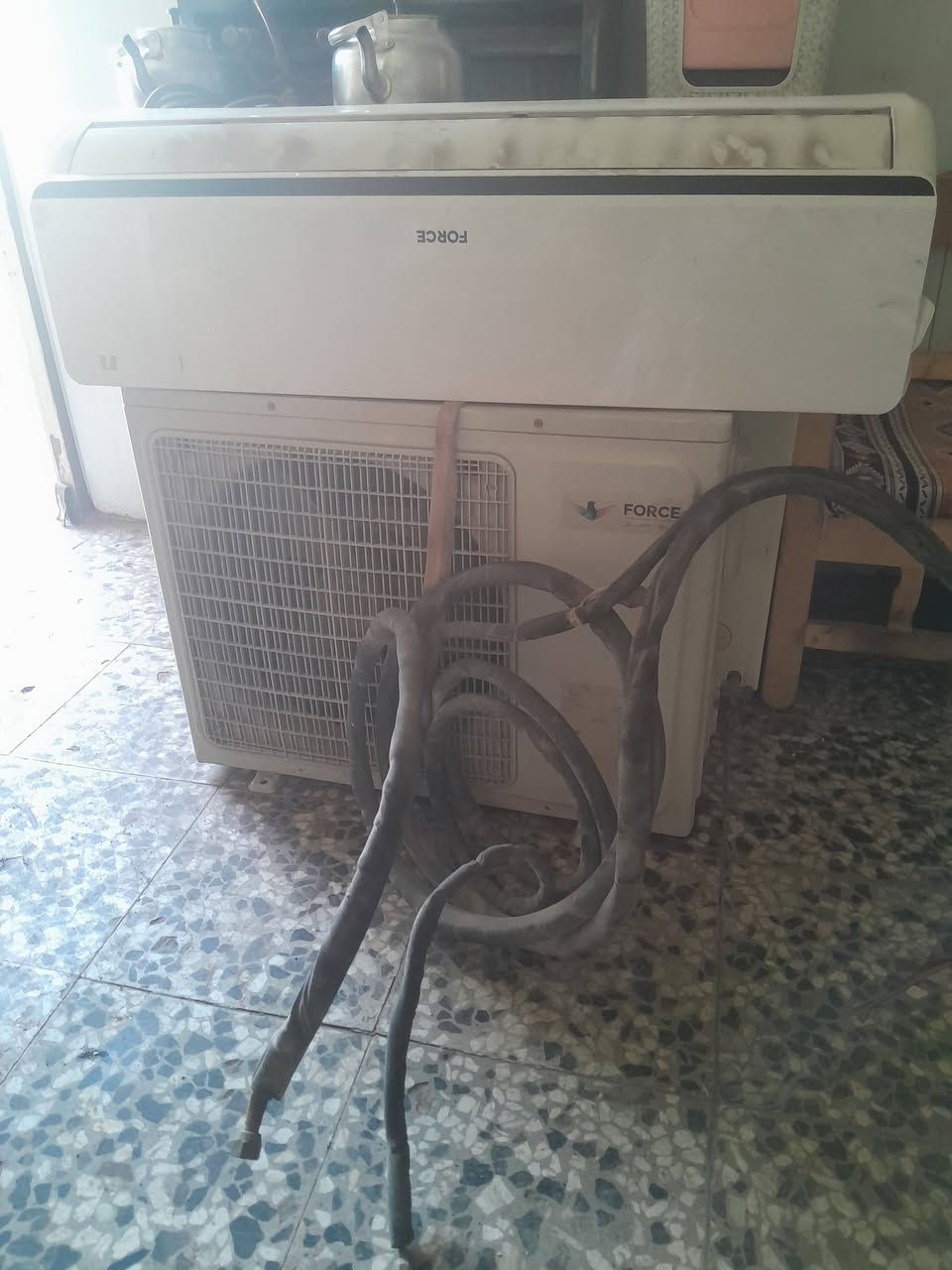 السلام عليكم عندي سبلت للبيع شراي نتصل على الرقم***********
