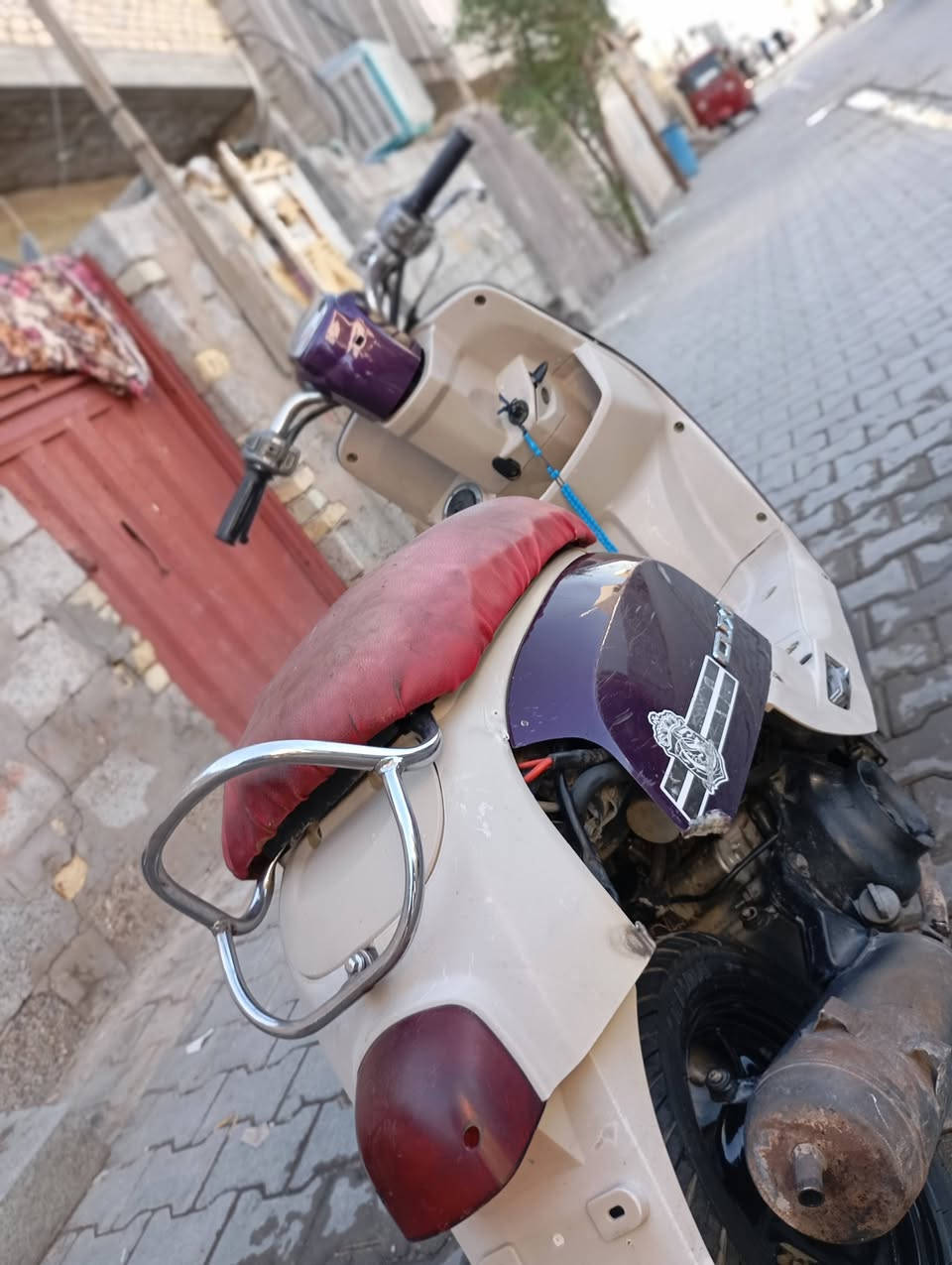 السلام عليكم للبيع كوم حديد 
دراجة بوليس كفر بلادي داخل كريمي مكينة ممفتوحة دراجة كاملة كهربائيات كلهة شغالة بس هية متشتغل ابيع كوم حديد ادير و متشتغل كوم حديد لاتكلي شبيهة سعر 200 مكاني عامرية 
 رقم *********** اتصل وسهلة
