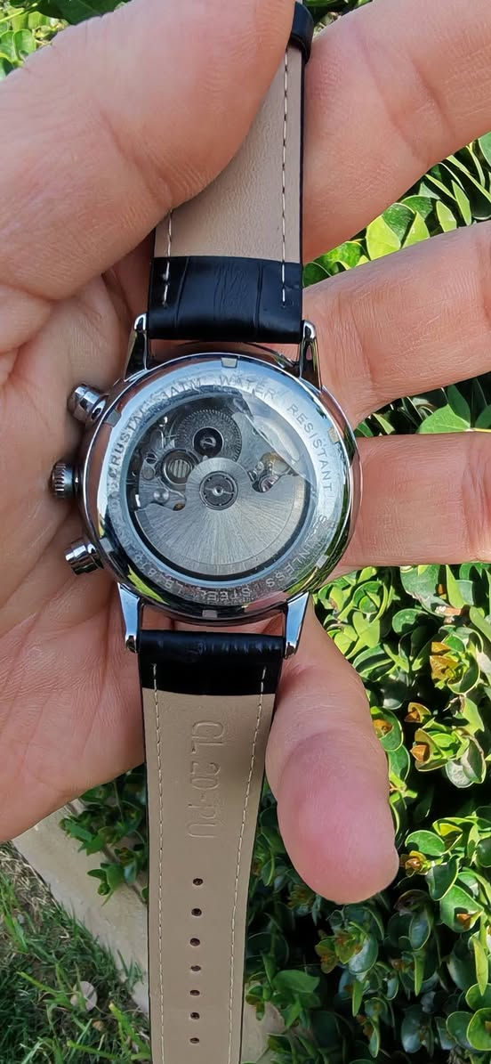 السلام عليكم 
رمضان كريم 

*  ساعه لوبين أوتوماتيك جديد غير مستخدم
* قطر 44
* موديل مميز 
* منفذ شهري يومي 
 * زجاج ضد الخدش 
* مقاوم للماء 30 متر 
* السعر 90 الف 
* متوفر توصيل


**إذا كنت صاحب هذا الإعلان وتريد حذفه لأي سبب، رجاءا أرسل رسالة إلى الدعم الفني**