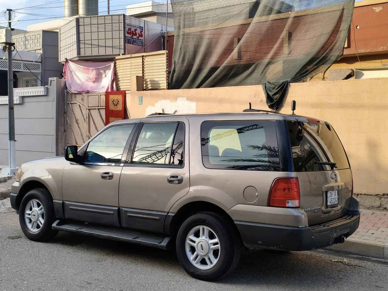 سلام عليكم 
للبيع او مراوس فورد اكس بديشن كير مكينه 5.4خير من الله رقم صلاح الدين مشروع وطني ل 28 دولي شرط تحويل ول وكالة دواخل لون صحراوي نضيف سياره خير من الله رقم تليفون ***********
سعر 90وبيها مجال
