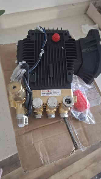 مضخة غسيل سيارات باورجت اصلي ٢٥٠ بار ١٥ ليتر مع تنظيم بار و اتوماتيك بارخص اسعار جملة بس ٩٥ دولار مع خدمات توصيل سريع المجاني لطلب اتصل واتس اب ***********
