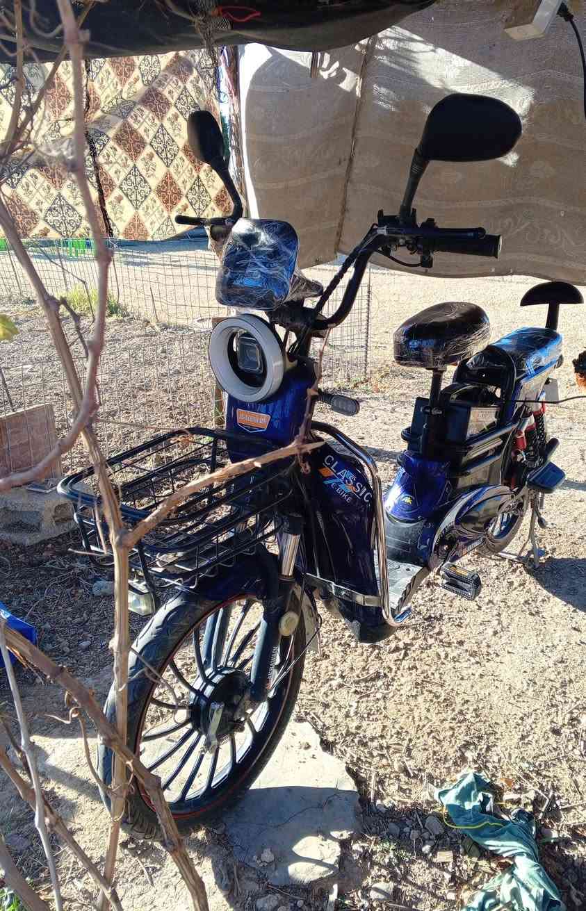 السلام عليكم دراجه شحن للبيع 5 بطاريات كهربائيات شغاله نضيفه المكان الرمادي جزيره البعلي الجاسم السعر 400 وبي مجال الاتصال رقم الهاتف ‏‪***********‬‏
