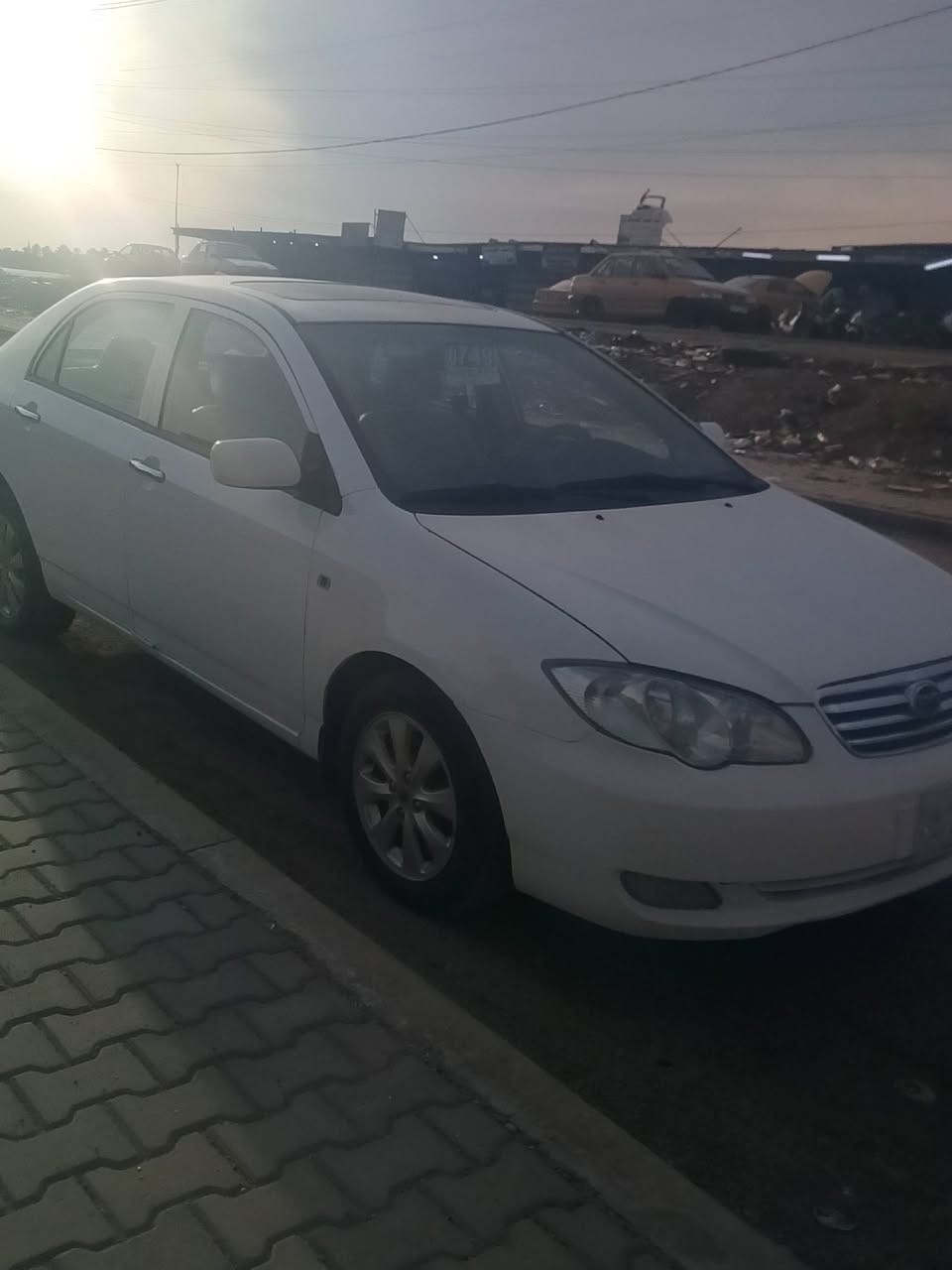 السلام عليكم سياره بي واي دي مال مزاد مال الداخليه معاملتها كامله باقي على ترقيم فقط بيها وكاله باسمي  كير  محرك كفاله سياره حلوه تبريد تدفئه خير من الله موديل 2014 العنوان بغداد *********** السعر 55  وييهه مجال بسيط
