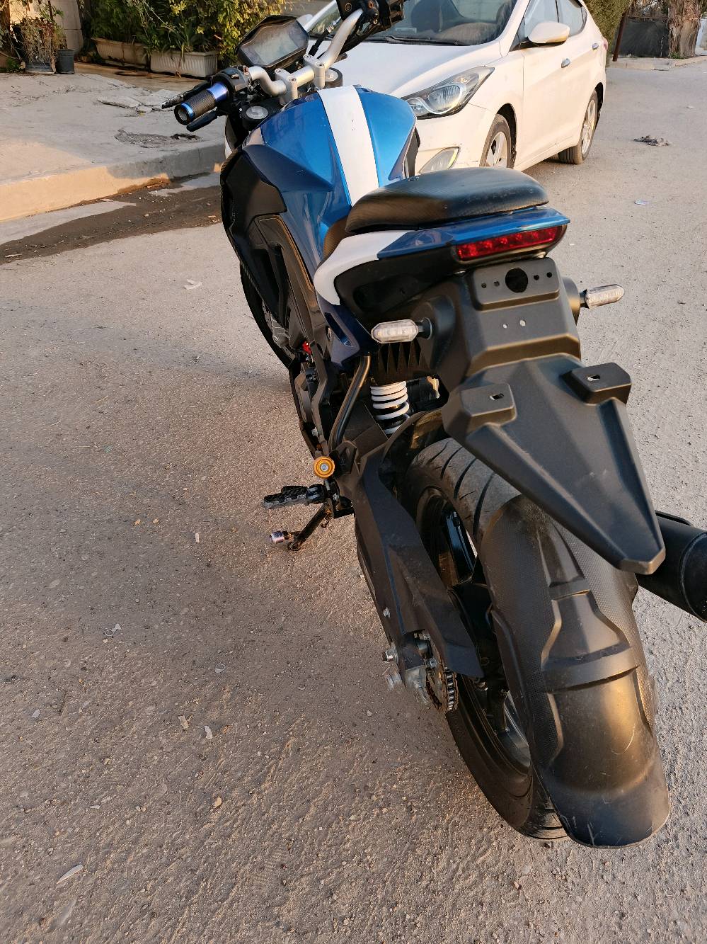 السلام عليكم 
بينلي 180 s للبيع
نوزل مو كابريتر
مكان بغداد
ما مرقم فقط اوراق
السعر2100 مليونين و 100 
***********