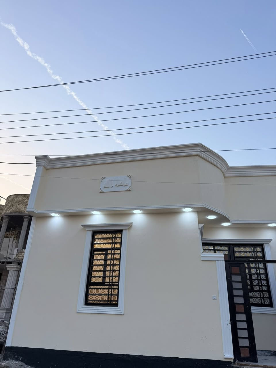 #سلام عليكم وسعد الله أوقاتكم ⁉️🤩 

#دار سكن للبيع بناء حديث 😍 

#المساحه 130 متر ركن 
#وعلى شارع تبليط 10 متر  و كافه الخدمات متوفره 

#يحتوي البيت على غرفتين نوم سويت و ديوان 
#و صاله 
و مناور 
و مطبخ 
و صحيات داخلي و خارجي بيت يخبل ماشاءالله 

#العنوان ببو الخصيب  منطقه كوت الحمداني على شارع تبليط 10 متر موقع راقي قريب على المحكمه

طابو صرف زراعي بأسم عراقي نموذج 25 راعي لارض موجود نفس 
المنطقه 

السعر 85 و قابل للتفاوض 
للاستفسار ***********
