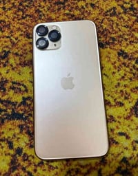 ايفون 11برو فقط مو ماكس ذاكره 256 بطاريه100 مبدل شاشا بطاريه  سعر300 م...