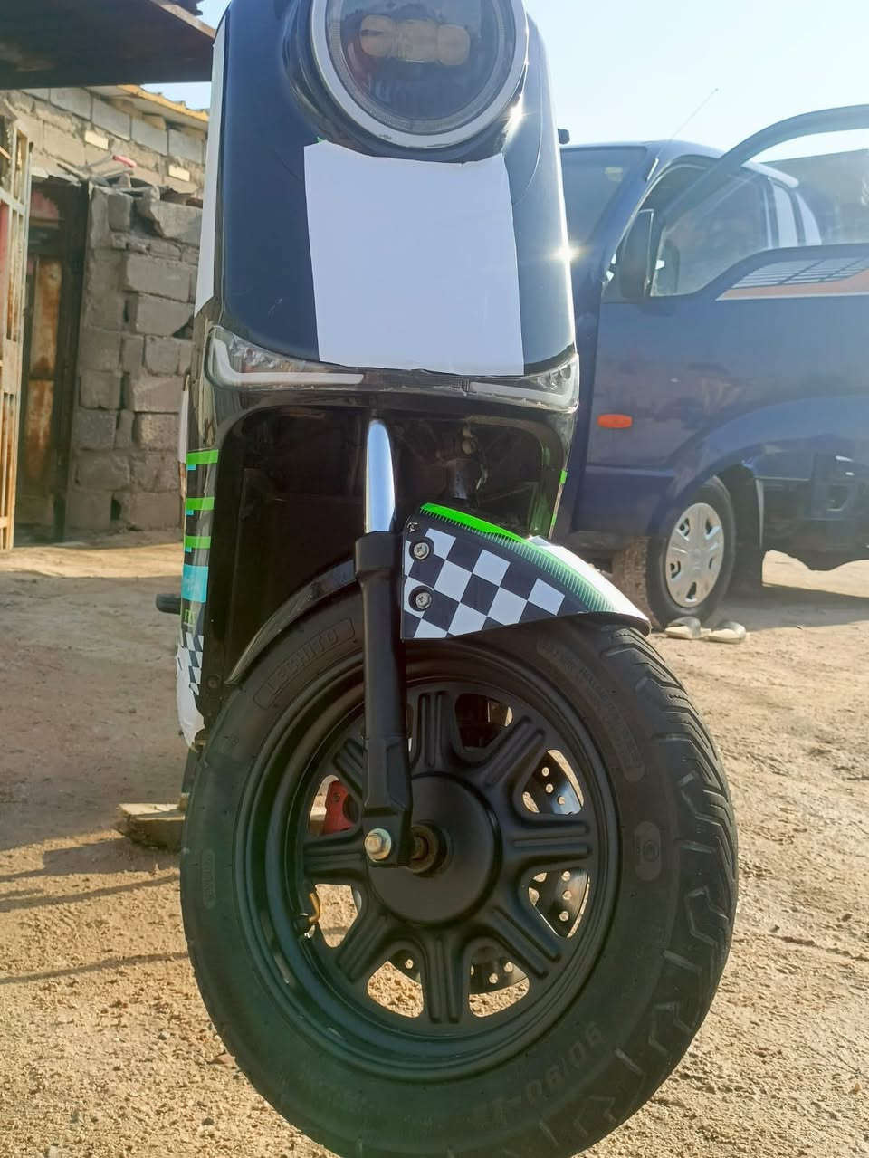 السلامً عليكم 

دراجه للبيع اسمه RT موديل 2024 

دراجه جديده بحاله الوكاله 

اربع نمر سرعه ٩٩ والدراجه سريعه

بيه هورن عالي ستوني شديته 

وبيه  وبلوتوث  

وبيه نضام البارك P وقوف وبيه بك R رجوع اله الخلف 

وكلوباته واشايره كلهن شغلات

البطاريات موديل 2026 خمسه دبل 32 امبير بعدهن جدد 

الدراجه بيه بصمه وكارت وسويجات اثنين 

الدراجه عل فحص جديده 

سعره 525  وبيه مجال قليل 

المكان بصره شط ألعرب تنومه 

الرقم ***********
