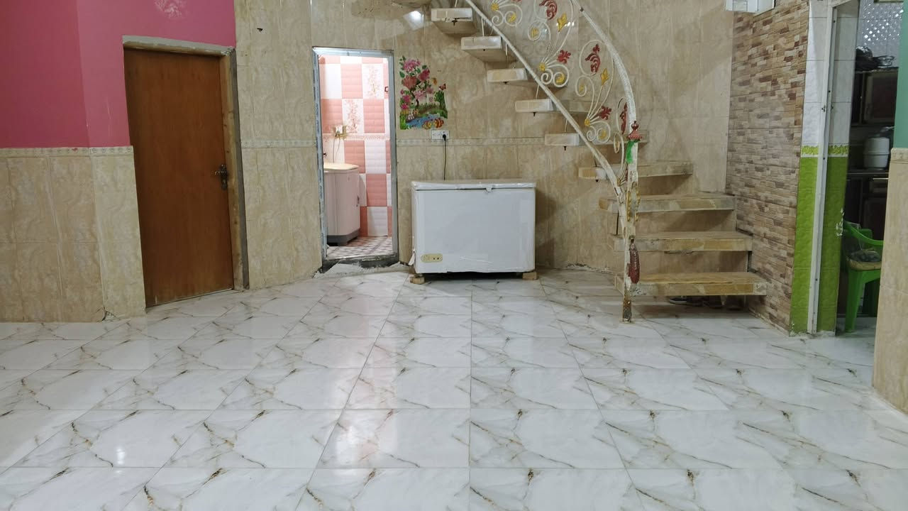 الدار للبيع 
المساحه 180متر
يحتوي على  
غرفتين 5*4 
صاله 8*4
استقبال 7*4 
حمام داخلي + مجمع صحيات خارجي
منور3*1.5
ممر عدد2
طارمه 5*4
الاساس كونكريت مسلح البناء طابوك 
الخدمات تبليط + مجاري +شبكه ماء 
الموقع الدسيم 
السعر 
الاتصال علئ الرقم ***********

