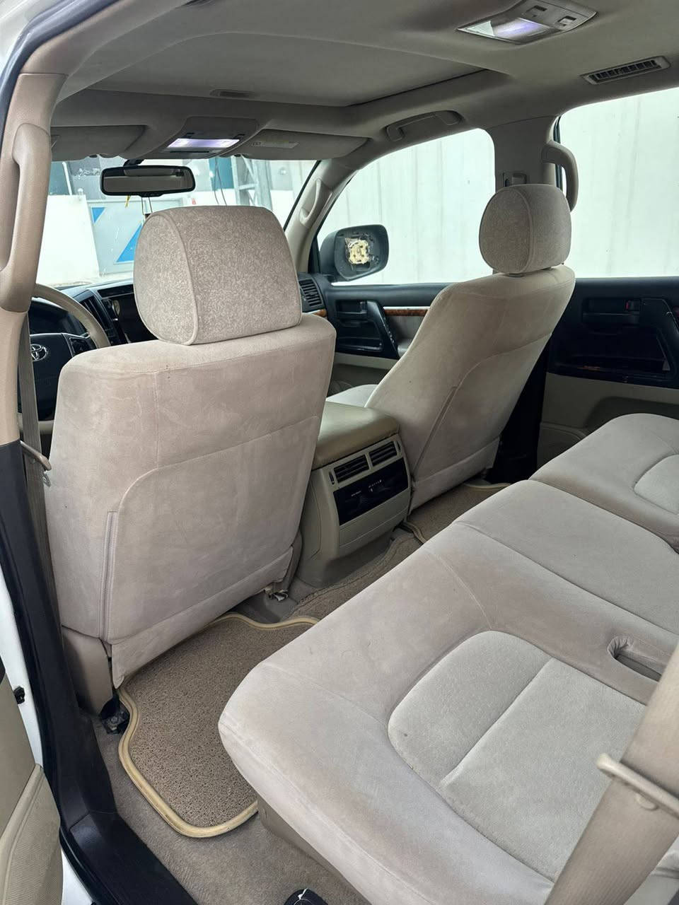 السلام عليكم 
لاندكروز 2008
رقم بغداد تحويل مباشر 
محرك 6V
مكفوله فقط بيه رشه بلبنيد
سيارة جديدة 
ماشيه 210 حقيقي 
گير محرك تبريد حديديه ع شرط
تفاصيل أكثر الإتصال 
***********
