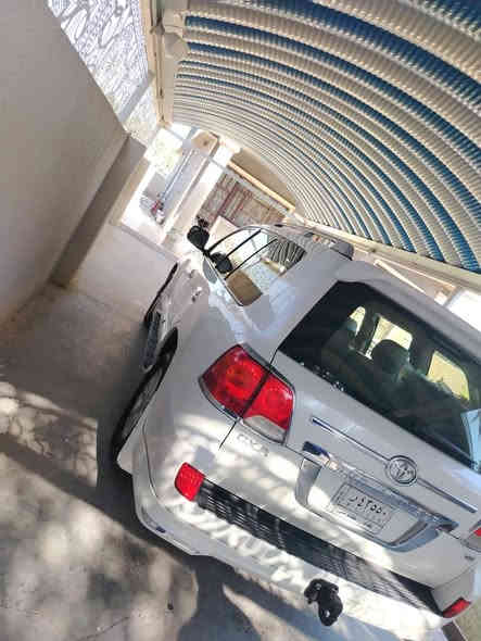 السلام عليكم لاندكروز ٢٠١٢ شركة جيهان محرك ٨ سلندر ٤٦٠٠ رقم بغداد تحويل مباشر سياره جديده وجاهزه من كلشي مابيه اي نقص ومكفوله من الصبغ بيه فقط شخط اصغير موضح بالصوره والسونار هم موجود السعر ٣٠٥ جوه السوك علما السياره بدون فتحه 
***********
