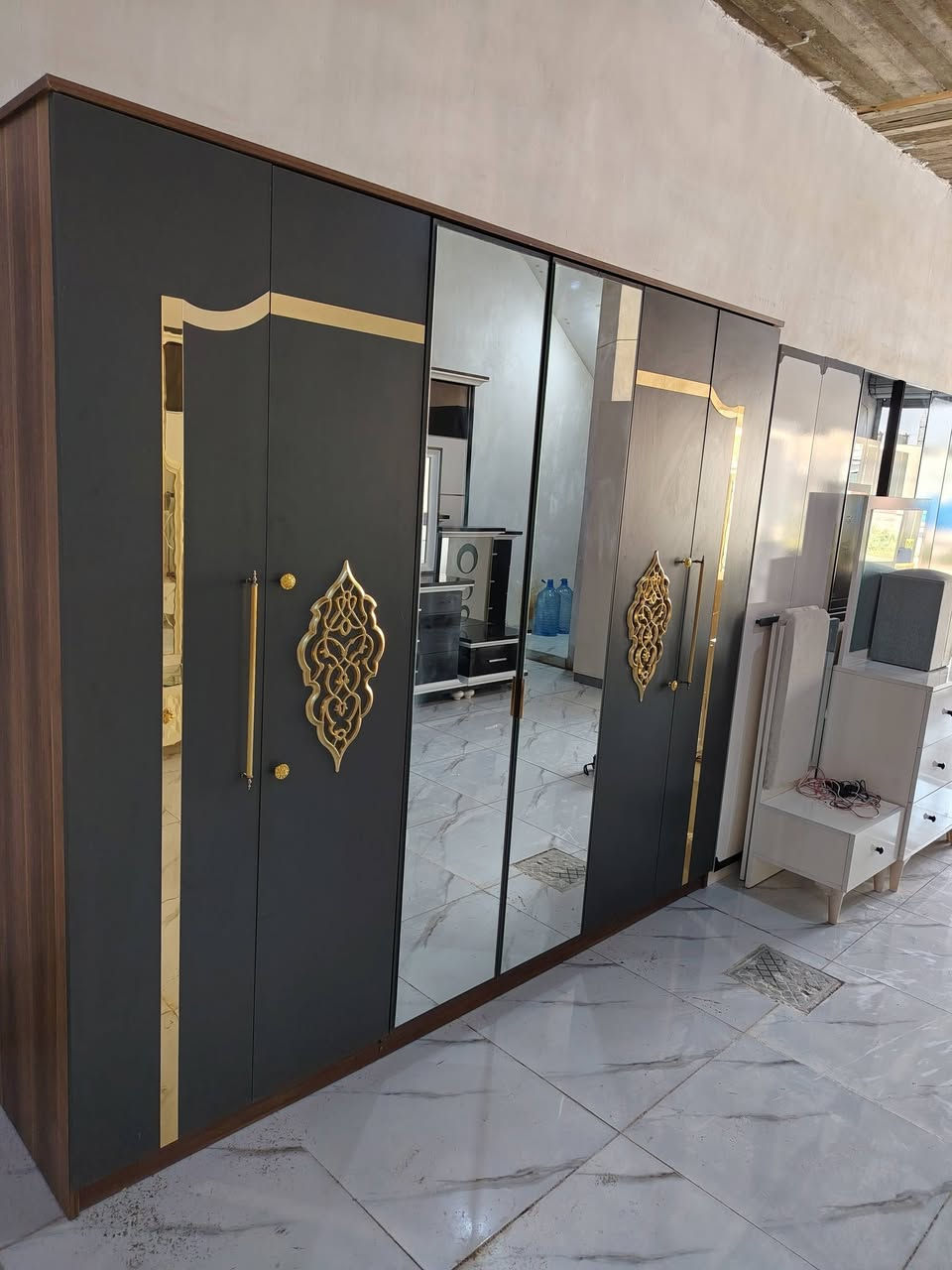 غرفة نوم  للبيع5 قطع450او بيها مجال كركوك حي العسكري بـل حولي يم قاعة بسطاملي
للاستفسار ***********
‏‪
