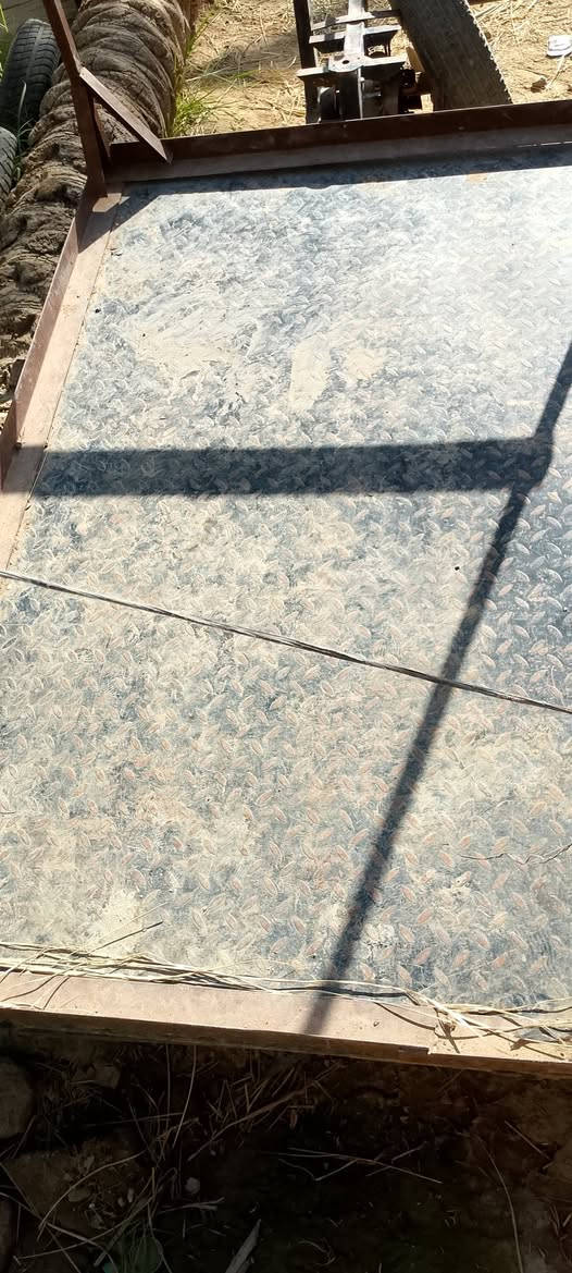 سلام عليكم ستوته للبيع مفصخه غراضهه كامله عوزهه بس مكينه بيهه حصيره مال جمره جديده اليريدهه تصل عالرقم ***********
