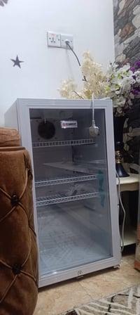 ثلاجة صغيرة ((غير مستعملة))+ بردات مكتبية طول (120) سعر الثلاجة:150 سع...