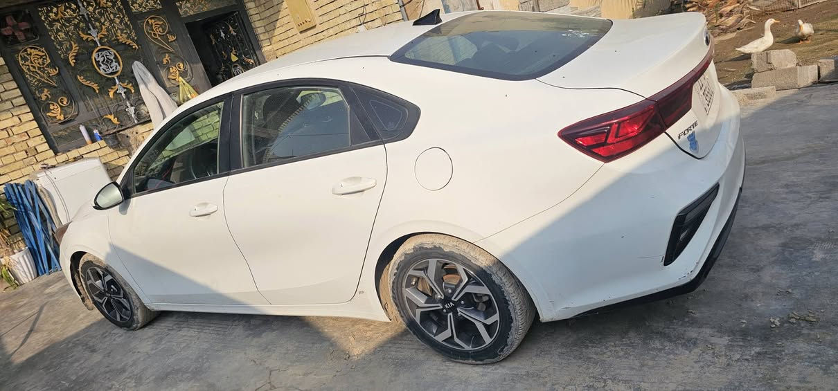 فورتي 21 امريكي محرك 2000 بدون ايرباك بس البنيد مصبوغ والضرر مبين بالصور كير cvt مبدل at ماشة 108 رقم بغداد تحويل مباشر  السعر 140 
***********
